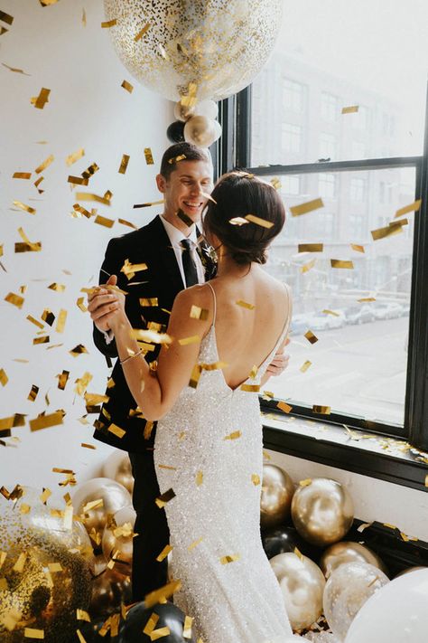 New Years Eve Engagement, New Years Elopement, New Years Eve Backdrop Ideas, Nye Wedding Photos, New Year’s Eve Wedding Ideas, Gold And Silver Wedding, New Year’s Eve Engagement Party, Nye Wedding Ideas, New Year’s Eve Wedding Flowers