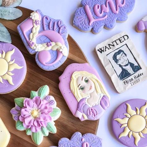 ᴄᴏᴏᴋɪᴇꜱ & ᴍᴏʀᴇ ʙʏ ɴᴀᴛᴀꜱʜᴀ on Instagram: "All things Tangled for Lené's 5th birthday 🌿💜 . . . . . . . . #cookie #cookies #sugarcookies #sugarcookiesofinstagram #birthdaybiscuits #birthdaycookies #disneycookies #princesscookies #princessbirthday #tangled #tangledcookies #rapunzel #rapunzelcookies #instacookie #instacookies #cookiegram #cookiestagram #cookiesofig #cookiesofinstagram #cookiesofinsta #royalicing #royalicingbiscuits #royalicingcookies #bakersofinstagram #bakersgonnabake #cookiesandmorebynatasha" Tangled Cookies Decorated, Rapunzel Cookies Decorated, Tangled Cookies, Rapunzel Cookies, Disney Princess Cookies, Rapunzel Birthday Cake, Birthday Biscuits, Rapunzel Cake, Tangled Birthday Party