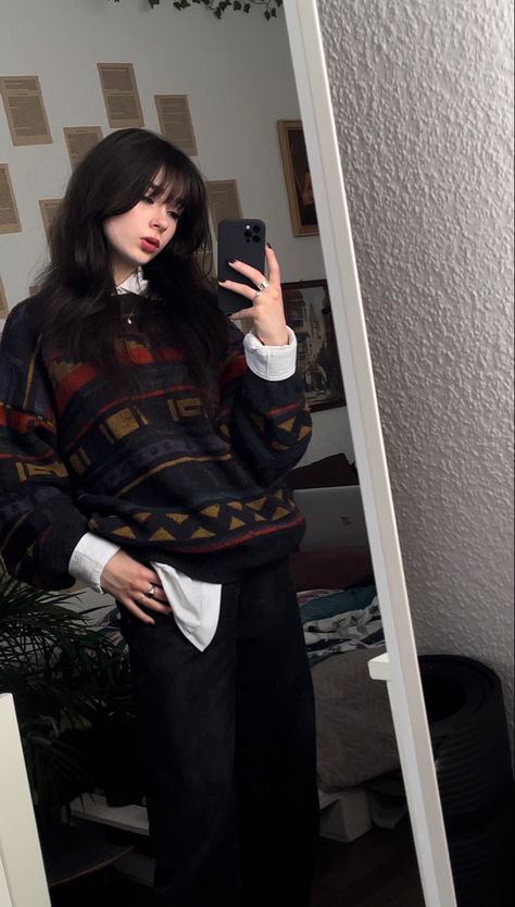 Dark Academia Outfit Sweater, Dark Academia Sweater Outfit, Sweater Grunge Outfit, Grunge Autumn Outfit, Cozy Fall Aesthetic Outfit, Juliet Costume, Dark Academia Sweater, Costume Concepts, Dark Sweater