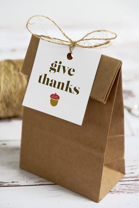 Thanksgiving Goodie Bags For Adults, Paper Bags Ideas, Thanksgiving Gift Bags, Thanksgiving Goodie Bag, Pasta Crafts, Brown Packaging, Free Printable Thanksgiving, Thanksgiving Gift Tags, Paper Bag Crafts