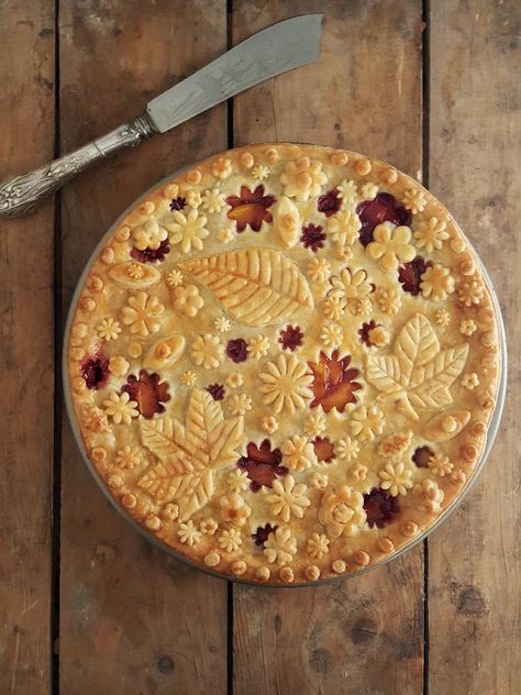 Fancy Pie Crust, Pie Crust Art, Winter Torte, Pie Crust Designs, Pie Decoration, Pies Art, Maple Pumpkin, Fruit Tart, December 1