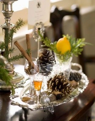 Holiday House Tour in Kansas-Mary Carol Garrity-04-1 Kindesign Candy Letters, Holiday House Tours, Simple Holiday Decor, Simple Table Settings, Midwest Living, Kitchen Colour Schemes, Pine Cone Decorations, Silver Trays, Pine Cone Crafts