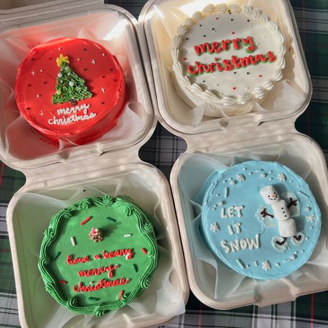 Lunch Box Cakes, Lunch Box Cake, Mini Christmas Cakes, Box Cakes, Christmas Pastries, Christmas Themed Cake, Christmas Cake Designs, Christmas Cake Decorations, Xmas Cake