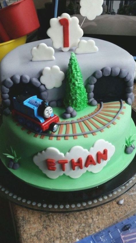 Birthday Cakes Fondant, Train Birthday Cakes, Train Birthday Party Cake, Thomas Train Birthday Cake, Thomas And Friends Cake, Thomas The Train Engine, Thomas Birthday Cakes, Thomas Train Birthday, Train Theme Birthday Party