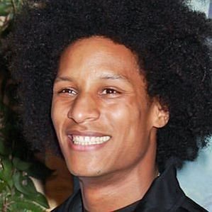 Laurent Bourgeois Girlfriend 2020: Dating History & Exes | CelebsCouples Les Twins Girlfriend, Les Twins Dance, Laurent Bourgeois, Larry Bourgeois, Les Twins Laurent, Twin Photos, Millennials Generation, Hey Handsome, Les Twins