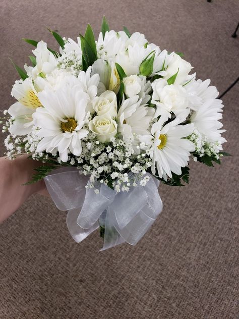 Homecoming Bouquets, Flower Bookey, Homecoming Flowers, Prom Bouquet, White Bouquets, White Flower Bouquet, Wedding Hands, Hand Tied Bouquet, Prom Flowers