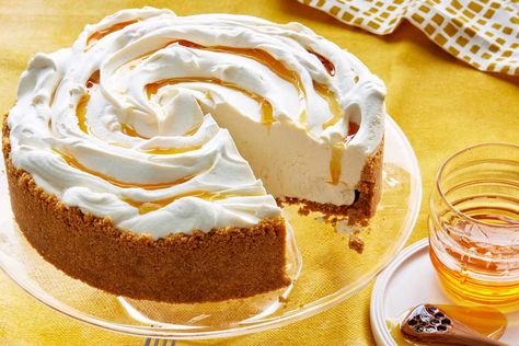 Sweet Tupelo honey makes this no-bake cheesecake truly special. This easy no-bake honey cheesecake recipe has a lot of honey flavor in the filling. Honey Cheesecake, Icebox Pie, Easy Party Food, No Cook Desserts, No Bake Cheesecake, Creamy Cheesecake, Cheesecake Bars, Banana Pudding, Cream Pie