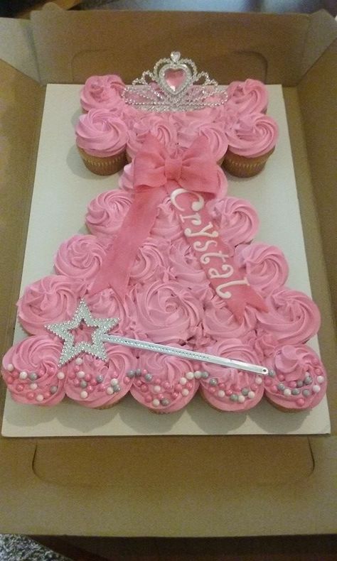 Pink Princess Cupcakes, Barbie Birthday Party Cake Cupcake, Simple Princess Cake Ideas, Princess Cupcakes Ideas, Diy Princess Cake, Crown Cupcake Cake, Cupcake Dress Cake, Princess Birthday Cupcakes, Princess Cupcake Cake