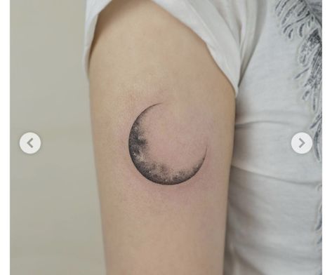 Moon Realistic Tattoo, Small Full Moon Tattoo, Realistic Crescent Moon Tattoo, Moon Shoulder Tattoo For Women, Full Moon Tattoo Fine Line, Moon Tattoo Realistic, Moon Tattoo Shoulder, Black Moon Tattoo, Realistic Full Moon Tattoo