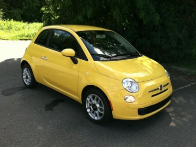 Yellow Fiat 500, Tiki Ideas, Baby Cars, 500 Fiat, Fiat 500 Car, Fiat 500 Pop, Yellow Cars, Fiat 500e, Fiat 500 Lounge