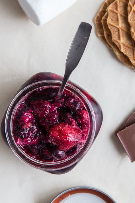 roasted berry sauce with cardamom - Jelly Toast Roasted Berries, Jelly Toast, Cream Pancakes, Fruit Sauce, Berry Sauce, Roasting Marshmallows, Frozen Treat, Fresh Strawberry, Sauce Recipes