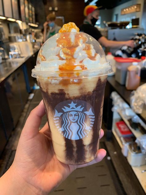 Cookie Frappuccino Starbucks, Pumpkin Frappe, Pumpkin Frappuccino, Starbucks Halloween Drinks, Frappuccino Starbucks Secret Menu, Frappuccino Starbucks, Starbucks Chocolate, Secret Starbucks Drinks, Starbucks Secret Menu Drinks