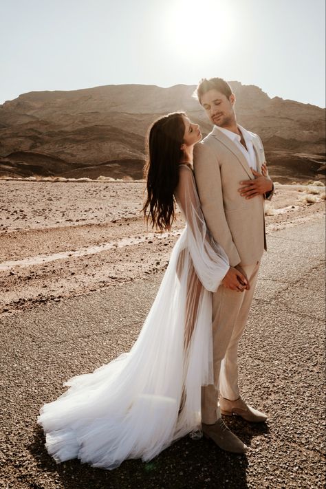 Wedding photography , Timna Valley, desert style #weddingphotography #savethedate #couplegoals #couplesphotography #wedding Wedding Photos In Desert, Desert Engagement Shoot Outfit, Desert Aesthetic Wedding, Pre Wedding Desert, Dessert Wedding Photos, Wedding Desert Photoshoot, Boho Wedding Photoshoot, Desert Wedding Pictures, Desert Bridal Shoot