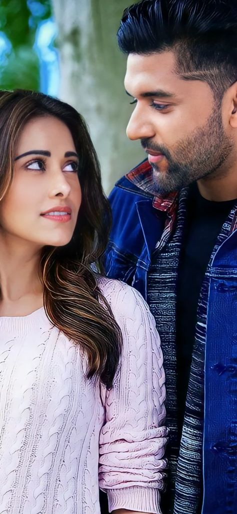 S Bollywood Couple Pic Hd, Couple Pic Hd, Beauty Movie, Couples Hugging, Boy Dp, Gals Photos, Couple Pics For Dp, Guru Pics, Army Girlfriend Pictures