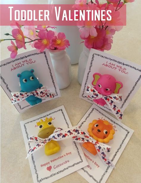 Wild About You Toddler Valentines Using Finger Puppets Toddler Valentine Cards, Valentines Day Gifts For Him Creative, Toddler Valentine Gifts, Baby Valentines Gifts, Daycare Gifts, Class Valentines, Valentine Gifts For Kids, Preschool Valentines, Toddler Valentines