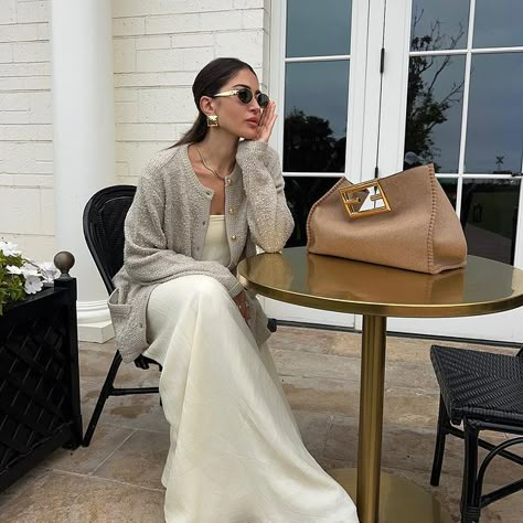 Parisian Chic Aesthetic, Gergana Ivanova, Minimalism Clothes, Fashion 2025, Modest Casual Outfits, Parisian Chic Style, Elegant Outfit Classy, Money Fashion, Modest Summer Outfits