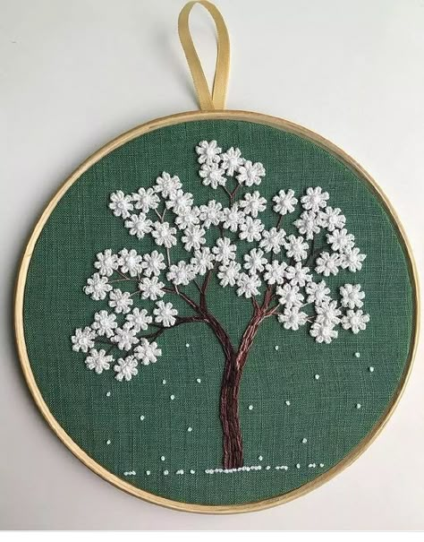 Tambour Stitch, Bordados Tambour, Peacock Embroidery, Canvas Embroidery, Embroidery Hoop Art Diy, Beading Embroidery, Crochet Leaf Patterns, Simple Hand Embroidery Patterns, Birds Embroidery Designs