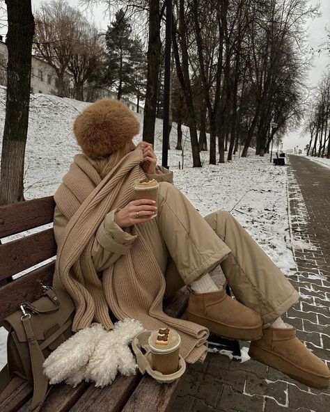 Christian Modesty, Korea Winter, Fur Coat Fashion, Pinterest Trends, Winter Outfits Aesthetic, Winter Street, Winter Inspo, Beige Outfit, Snow Outfit