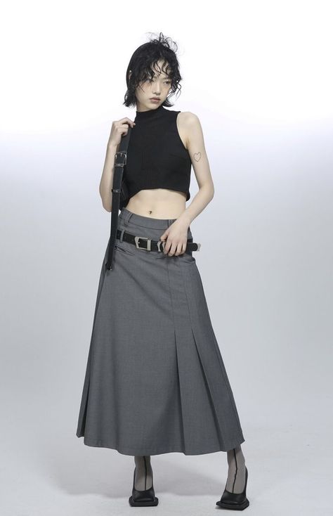 Long Skirt Poses, Japan 90s Fashion, 90s Fashion Street Style, 90s Japan Fashion, Japanese Streetwear Women, Vintage Outfits 90s Retro, Wardrobe Art, Japanese 90s, Japanese Y2k