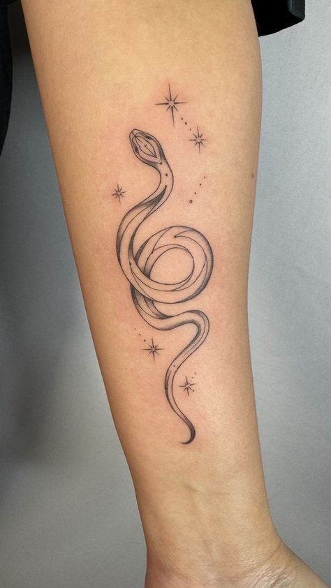 #snake #forearmtattoo Delicate Snake Tattoo, Line Snake Tattoo, Female Tattoo Artists, Fennec Fox, Line Work Tattoo, Snake Tattoo, Fine Line Tattoos, Line Tattoos, Forearm Tattoo