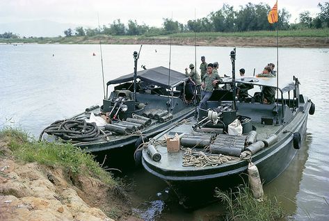 Patrol boats river (PBR) manned by Australian and South Vietnamese naval personnel. The PBR on the right carries the flag of the Republic of South Vietnam. [Image courtesy of Tony Ey] Mekong Delta Vietnam, Brown Water Navy, Patrol Boat, Pt Boat, Vietnam History, Us Navy Ships, North Vietnam, South Vietnam, United States Navy