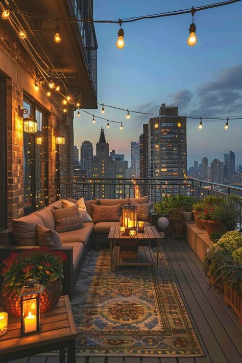 Rooftop Party-Inspired Terrace New York Apartment Balcony, Apartments New York, Atl Apartment, San Myshuno, Urban Aesthetic, Apartment Aesthetic, New York Apartment, Balcony Design, City Apartment