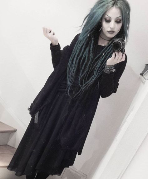 Lunarrrk #lunarrrk #hippie #goth #hippiegoth #gothoutfits #gothfashion #gothgirls gothgirl  #beauty #dreads #girlswithdreads #greendreads Hippie Outfits Men, Outfits Masc, Green Dreads, Gothic Hippie, Gothic Ideas, Hippie Goth, Strega Fashion, Goth Subculture, Beautiful Dreadlocks