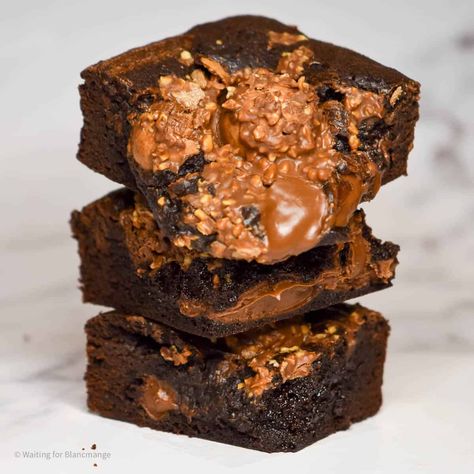 Ferrero Rocher Brownies Ferrero Rocher Brownies, Brownies With Nutella, Hazelnut Brownies, Nutella Brownies, Brownie Toppings, Square Pan, Brownie Batter, Ferrero Rocher, Chocolate Hazelnut