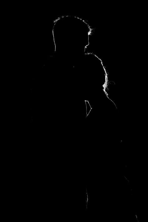 Black And White Romance, Trylogia Hell, Man And Woman Silhouette, 5d Wallpaper, Black And White Wallpaper Iphone, Person Photography, Romantic Wallpaper, Black Paper Drawing, Cover Wattpad