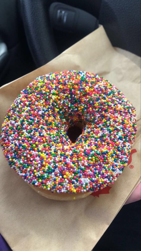 Sprinkle Doughnut, Food Polls, Donut Sprinkle, Donuts Sprinkles, Donut With Sprinkles, Charlie Kelly, Sprinkle Donut, Pretty Dessert, Food Therapy