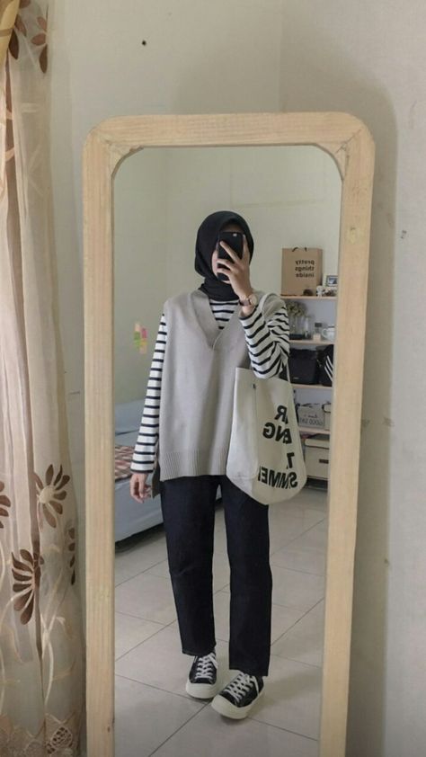 Knit Cardigan Outfit, Outfit Ngampus, Ootd Hijab Casual, Outfit Korean Style, Modest Fashion Hijab, Muslim Fashion Hijab Outfits, Hijab Style Casual, Hijabi Fashion Casual, Fashion Top Outfits