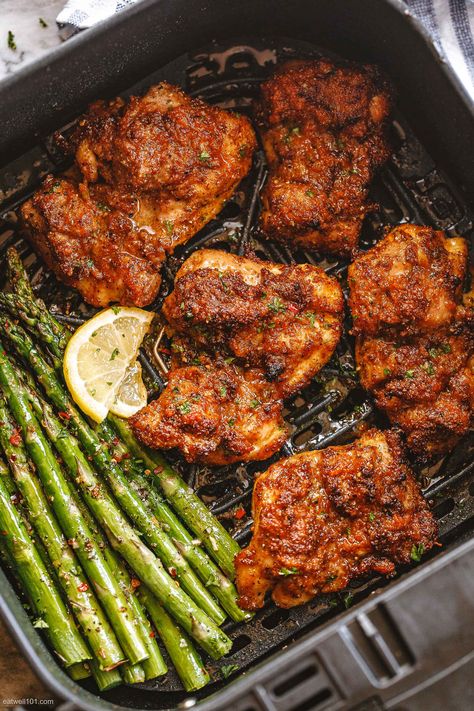 Air-Fryer Chicken Thighs Recipe - #chicken #air-fryer #recipe #eatwell101 - This air fryer chicken thighs recipe with asparagus is a delicious family-friendly dinner in under 30 minutes. - #recipe by #eatwell101® Fried Chicken Thigh Recipes, Air Fryer Recipes Chicken Thighs, Chicken Thighs Dinner, Air Fryer Fried Chicken, Air Fryer Chicken Thighs, Chicken Breast Crockpot Recipes, Crockpot Chicken Breast, Easy Chicken Breast, Low Carb Chicken Recipes