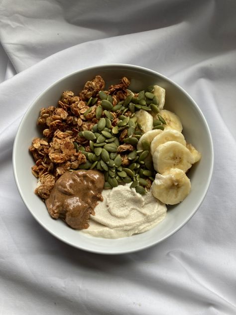 Nuts And Seeds Aesthetic, Granola Bowl Aesthetic, Fall Routine Ideas, Period Syncing, Crunchy Granola Aesthetic, Nuts Aesthetic, Nutrition Pictures, Pumpkin Seed Granola, Tiktok Hooks