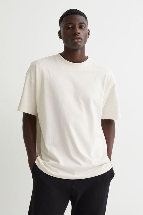 Minimalistic Streetwear, Cyberpunk Streetwear, White Tshirt Outfit, Streetwear Model, Oversized White Shirt, Streetwear Collection, Basic White Tee, Trendy Shirt Designs, Tshirt Printing Design