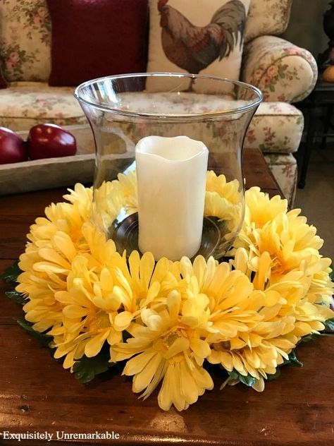 Floral Daisy Candle Ring DIY Super easy floral candle ring with dollar store supplies. #candles #craft #dollarstorecraft Candle Rings Diy, Dollar Store Wreath, Floral Candle Rings, Daisy Wreath, Easter Wreath Diy, Dollar Store Hacks, Candle Ring, Floral Candle, Easter Decorations Dollar Store