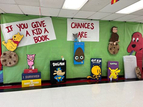 A book fair theme that gives a twist to “If You Give a Mouse a Cookie.” Characters from books found at Scholastic book fairs adorn the wall including the mouse from the book fair theme. Fall Book Fair Themes, Book Fair Theme Ideas, Book Fair Decoration Ideas, Scholastic Book Fair Themes, Bookfair Themes, Book Fair Themes, Book Fair Ideas, Book Fair Ideas Display, Library Doors