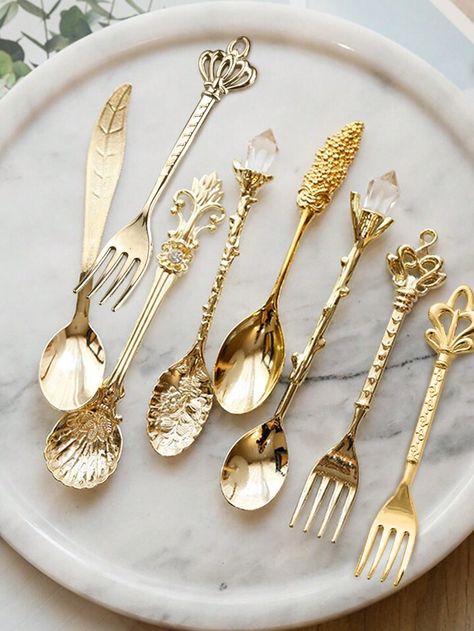 Cute Silverware, 35 Birthday Party, Rococo Table, Aesthetic Kitchenware, Bridgerton Theme Party, Enchanted Tea Party, Alice In Wonderland Theme Party, Wonderland Theme Party, Wedding Table Set