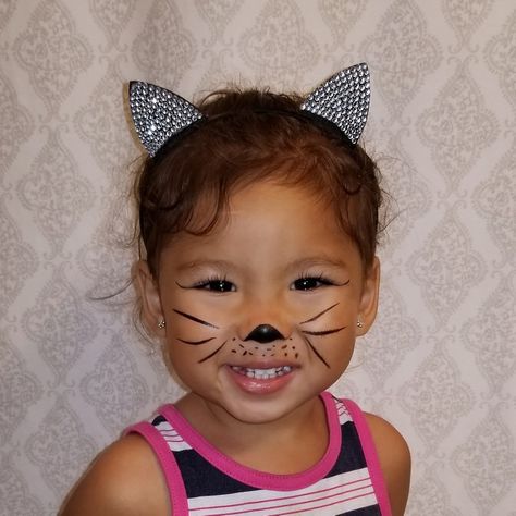 Simple Cat Face For Halloween Kid Cat Makeup Halloween, Cat Face For Halloween, Simple Cat Makeup Halloween, Cat Makeup For Kids, Cat Face Halloween, Cat Makeup Halloween, Cat Makeup, Dress Up Costumes, Cat Face