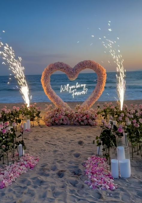 Marry Me Proposal Decoration, Proposing At The Beach, Beach Engagement Decorations, Beach Marriage Proposal Ideas, Proposal Ideas Beach Sunsets, Engagement Party Beach, Winter Proposal Ideas Engagement, Beach Proposal Setup, Beach Proposals