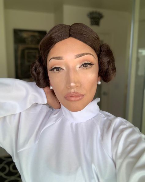 Starwars Princess Leia makeup Princess Leia Makeup Halloween, Princess Leia Nails, Princess Leia Hairstyles, Princess Leia Makeup, Leia Makeup, Leia Hair, Princess Leia Hair, Mother Of The Groom Hairstyles, Star Wars Baby Shower