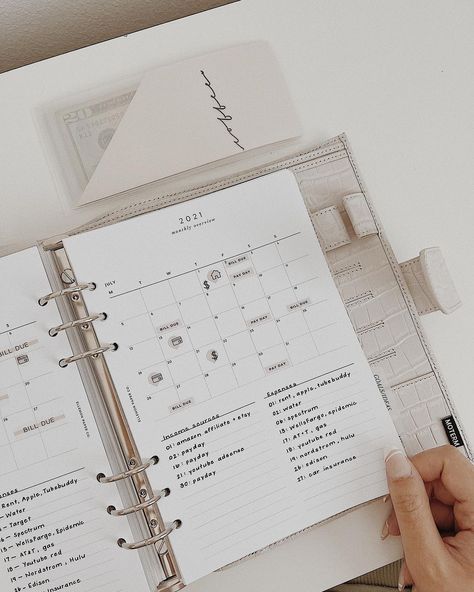 Planner Page Layout, Work Diary, Monthly Planner Organization, Organize Planner, Organized Planner, Planner Designs, Organized Planner Aesthetic, Personal Planner Ideas, Monthly Planning