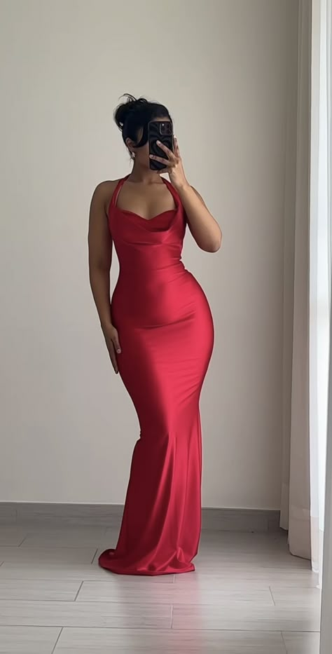 Summer Dress Inspo Aesthetic, Red Dress Black Women, Red Birthday Dress, Formal Dresses Curvy, Date Night Outfit Classy, Dinner Dress Classy, Dresses Classy, Effortlessly Chic Outfits, Glamour Dress