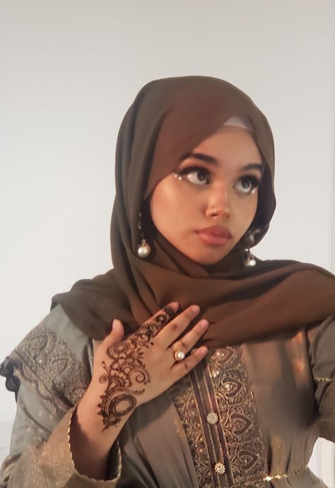 Hijabi Reference, Outfit Inspo Hijabi, Human Drawing Reference, Reference Pose, Reference Photos For Artists, Face Drawing Reference, Human Drawing, Photographie Portrait Inspiration, Human Reference