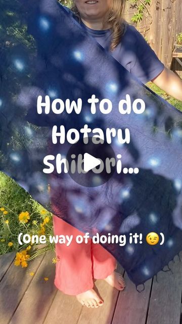 Cornelia Buttmann-Scholl on Instagram: "Here’s a complete tutorial for Hotaru Shibori for you! 💓 Hotaru means “firefly” in Japanese, as this pattern creates pretty halos, like the light of fireflies on a beautiful summer night. ✨

Fold the fabric accordion-style, widthwise, then lengthwise again.

Create the Hotaru Shibori cushions. Form a ball with synthetic wadding (natural cotton is not so suitable, as it absorbs the dye and shrinks - you could try wool if you want it to be 100% natural). Wrap the ball with twine, crossing it as you would a parcel or gift package. Tie the string and trim off any excess. Make two identical balls.

Take a double strand of strong thread, tie a knot at the end, then sew through a small piece of tightly woven protective fabric (it keeps the knot out of the Knot Out, Challah Cover, Japanese Shibori, Tie A Knot, The Dye, Indigo Dye, Gift Package, Summer Night, Beautiful Summer