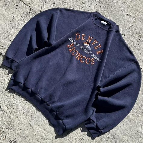 Crazy Vintage 90’s Logo 7 Denver Broncos NFL All Embroidered Spell-Out Crewneck 

Flaws: Perfect collar distressing as pictured! No major/notable flaws otherwise 🫡

READ MEASUREMENTS ⬇️

Pit to Pit: 26 Inches
Neckline to Bottom Hem: 28 Inches
( Perfect Baggy/Boxy Measurements)

#DenverBroncos
#NFL
#Logo7
#Vintage
#Crewneck