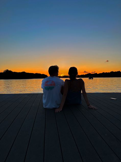 Something about the lake makes a sunset 10x better Dosti Shayari In Hindi, Dream Dates, Dosti Shayari, Lake Girl, Cute Date Ideas, Beach Date, Teenage Love, Dream Date, Fotos Goals