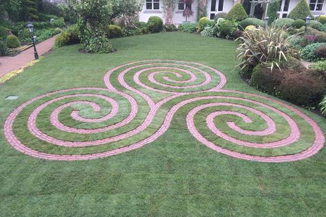 Labyrinth Ideas Paths, Garden Labyrinth Design, Small Garden Labyrinth, Labrynth Design Paths, Meditation Labyrinth, Meditation Maze Labyrinth Garden, Labyrinth Walk, Labyrinth Garden, Witchy Garden