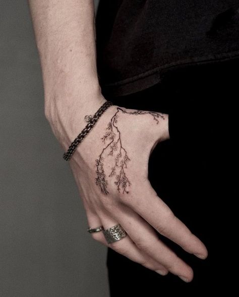 Corner Hand Tattoo, Hand Necklace Tattoo, Abstract Hand Tattoo Men, Arm To Hand Tattoo, Tree Tattoo Hand, Nature Hand Tattoo, Plant Hand Tattoo, Tree Hand Tattoo, Male Hand Tattoos