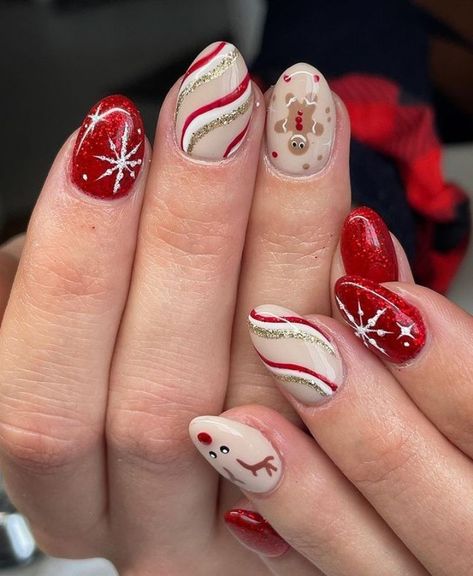 Festive Nail Inspiration, Christmas Nail Designs Round, Nail Inspo Christmas Gingerbread, Christmas Nail Ideas Gingerbread, Christmas Nails Acrylic Long Art Designs, Cute Short Christmas Acrylic Nails, Small Christmas Nail Designs, Cute Gel Nails Christmas, Christmas Presents Nails