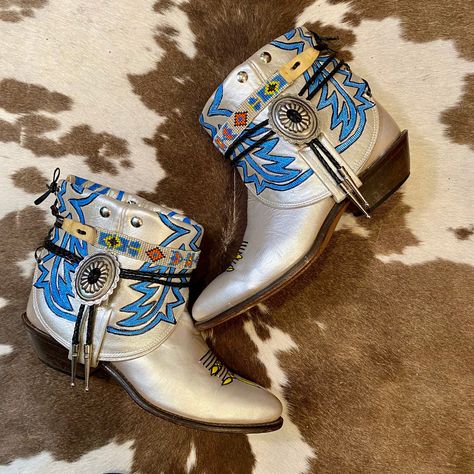 Excited to share this item from my #etsy shop: Handcrafted and Hand Painted Vintage Pearlescent White Cowgirl Boho ankle Booties with Seed Beads and Bolo Ties woman’s size 8 M Bolo Tie Women, Cowgirl Ankle Boots, Tie Women, Bolo Ties, Mens Cowboy Boots, Photos Vintage, Cowboy And Cowgirl, Western Cowboy Boots, Cowgirl Boots